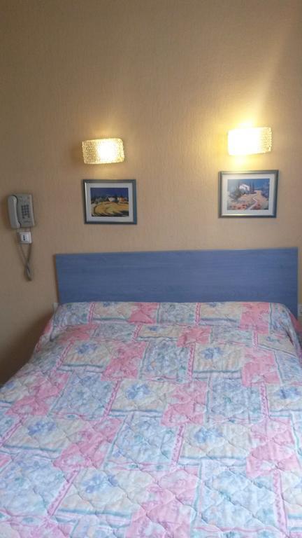 Central Hotel Сен-Приест Номер фото